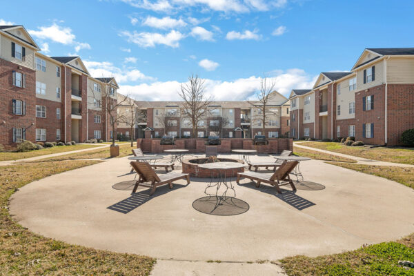 Outdoor fire pit and courtyard seating at The Overlook student apartments in Nacogdoches TX